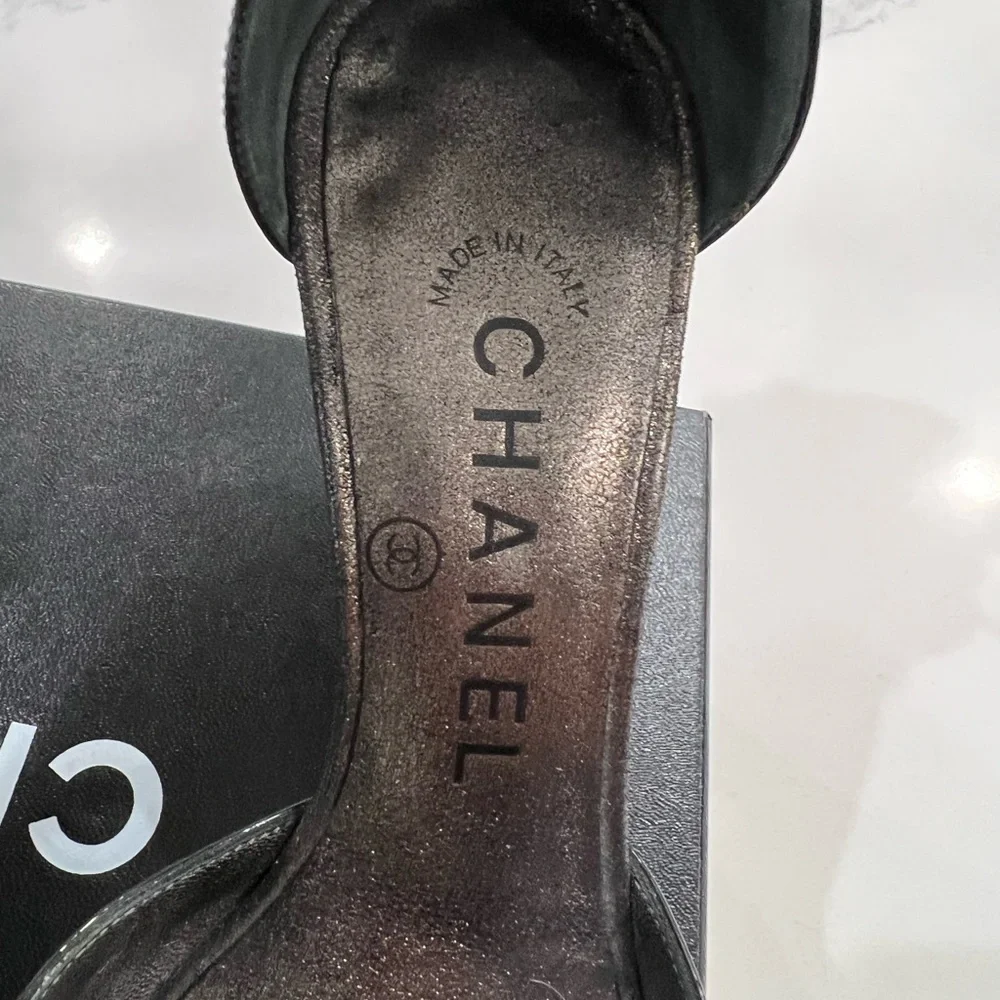 CHANEL DARK GREY METALLIC & patent leather ankle strap heels pearl CC 06P 35.5